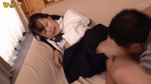 「大嫌いな上司の最愛の1人娘を、イラマで喉がばがば奴●にしてやりました。 松本いちか」のサムネイルgif画像