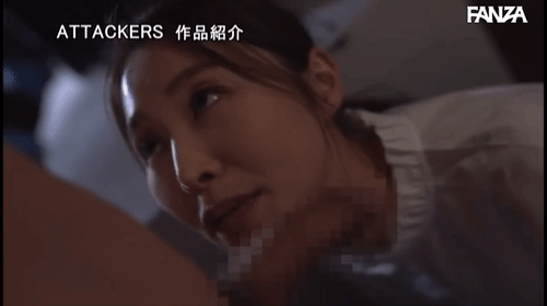 「夜勤バイトで知り合った人妻は2人きりになると途端に下品になって僕を犯しだす。 夏目彩春」のサムネイルgif画像