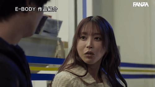 「繁華街で働く平凡なコンビニ店員の僕がスタイル抜群な大人気キャバ嬢と夢みたいな恋愛をした 七瀬アリス」のサムネイルgif画像