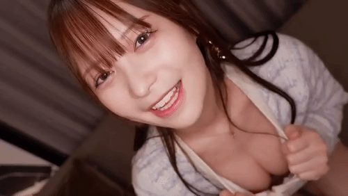 「【あざと可愛さにメロメロ生ハメ】男心に突き刺さる可愛い笑顔とエッチなカラダにキュンキュンが止まらない！挿れた瞬間おま●こ決壊！突けば突くほど溢れだす噴水ハメ潮！桃尻揺らす激ピストンで痙攣イキまくり！中出し＆ぶっかけ連発！【モテ女の本音】【ゆい】 天馬ゆい」のサムネイルgif画像