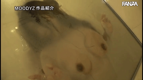 「あれ？外なのにおっきしてる 彼女が在宅の2日間、セフレ志願の彼女の親友と密着囁き誘惑デートで勃起させられたら即近くのホテルで何度も何度も中出ししまくった。 神宮寺ナオ」のサムネイルgif画像