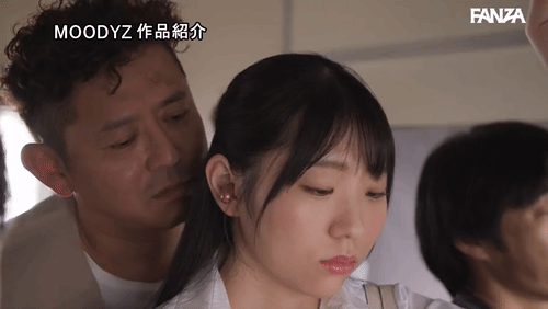 「電車で通勤中の押しに弱い巨乳OLを囲い込み集団痴● 嫌がるデカパイ揉みまくり身動き奪ってザーメンぶっかけ輪● 百田光希」のサムネイルgif画像