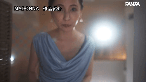 「「ムラムラしたらいつでも会いに来てね…」 童貞の僕が人妻ソープで筆下ろしを頼んだ嬢がなんと友達の母・ゆりねさん！ 異次元の気持ち良さに、所かまわず夢中で中出ししまくった！ 月野ゆりね」のサムネイルgif画像