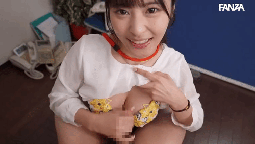 「朝起きたら部屋に下着姿の同期女子社員！いつも生意気で悪態ばかりついてくるのに、甘えてきたので… 似鳥日菜」のサムネイルgif画像