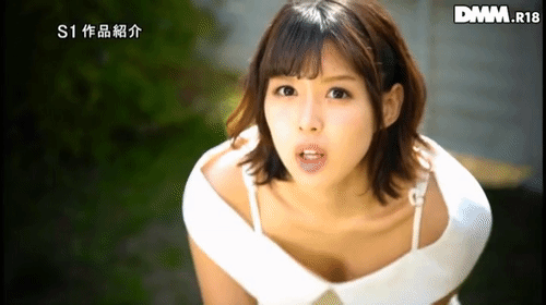 「童貞君のために生乳、生尻、生マ●コ見せつけ生おかずオナニーサービス。SEX夢見る童貞チ●ポを優しすぎる葵つかさは筆下ろししてあげるの？あげないの？」のサムネイルgif画像