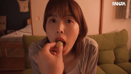 「彼女の綺麗なお姉さんと二人きり… 突然のベロキス、イヤラしく舐め尽くされてセックス三昧 こんな僕って最低ですか…？ 葵つかさ」のサムネイルgif画像