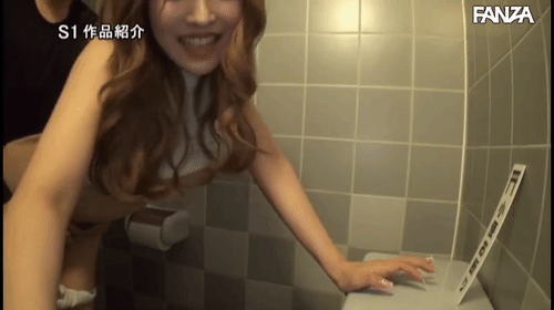 「「えっ！ここでヤルの？」三上悠亜に一ヶ月密着して隙あらばいきなり即ズボッ！ 前代未聞ドッキリAV大作戦」のサムネイルgif画像