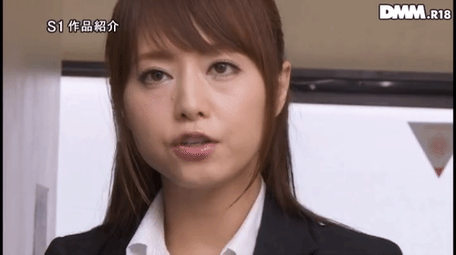 「「首輪調教」に完堕ちした奴●女教師ペット 吉沢明歩」のサムネイルgif画像